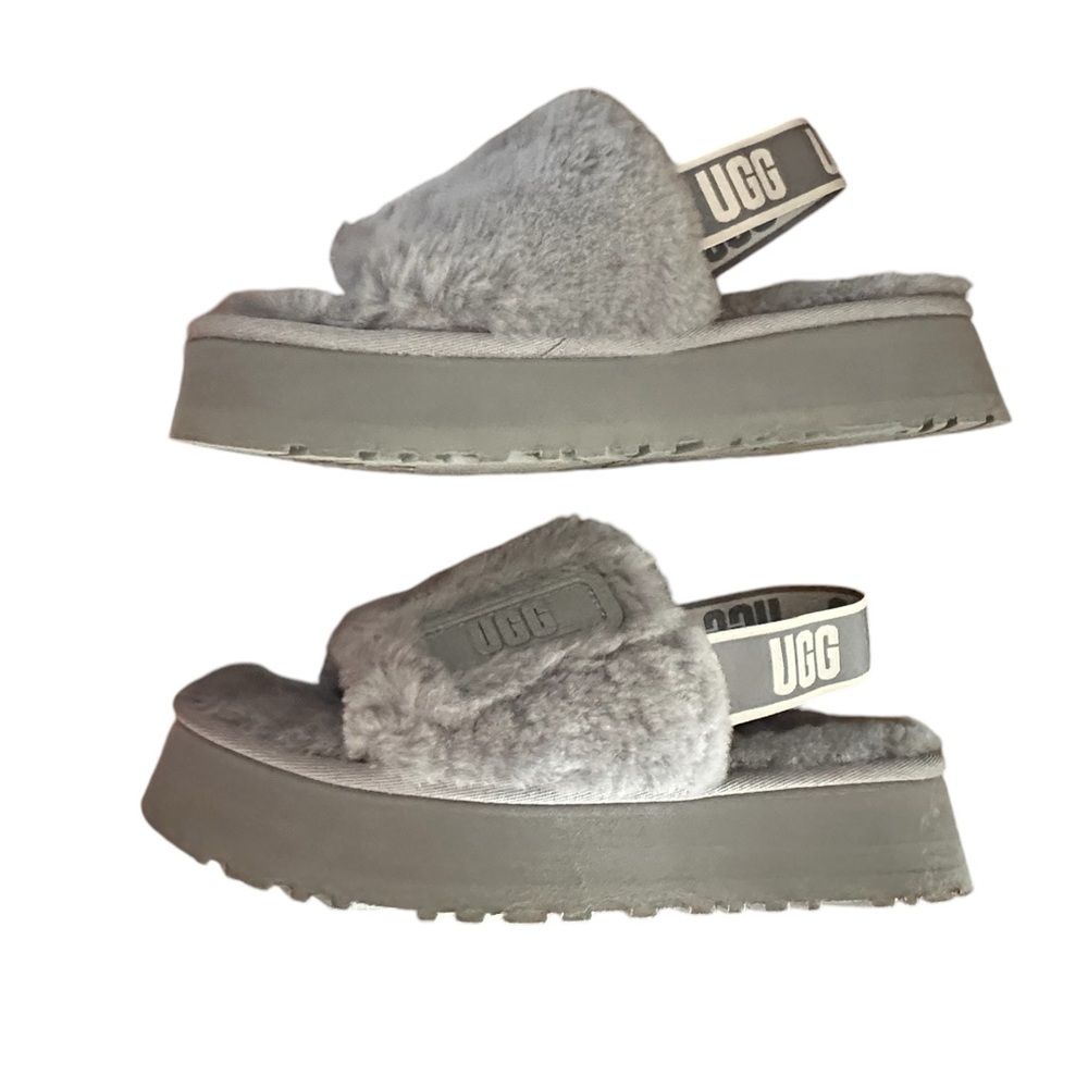UGG Disco Slides Shoes cozy fluff and retro-style platform soles. - Picture 4 of 6